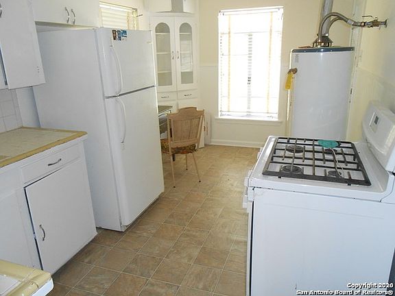 5th image of 2003 Leal St