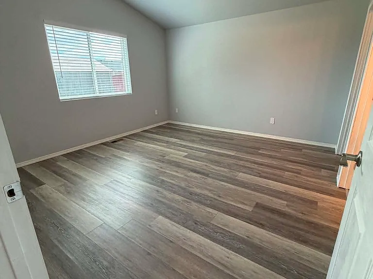 16651 Greenleaf Ave SE — Photo 12