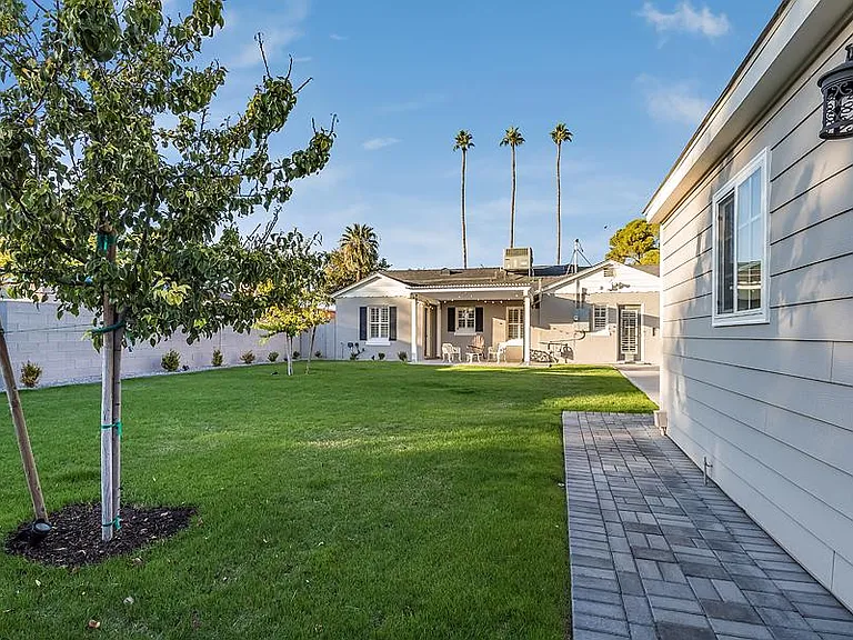 513 W Granada Rd — Photo 28