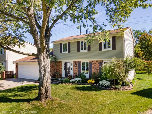793 Dressler Ln, Rochester Hills, MI 48307