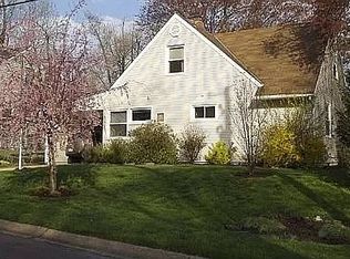 5909 Halsey Rd, Rockville, MD 20851