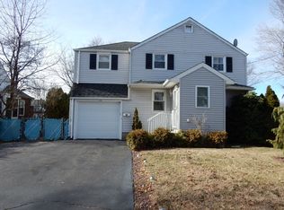 1-26 32nd St, Fair Lawn, NJ 07410