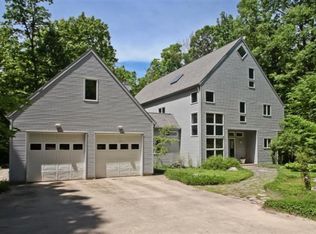 3085 Kissing Rock Ln, Lowell, MI 49331