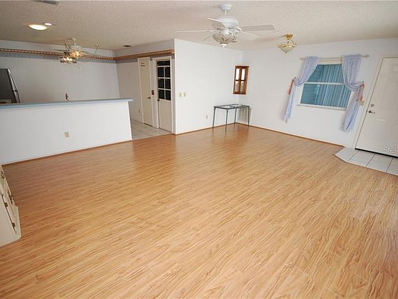 4th image of 703 Dumas St