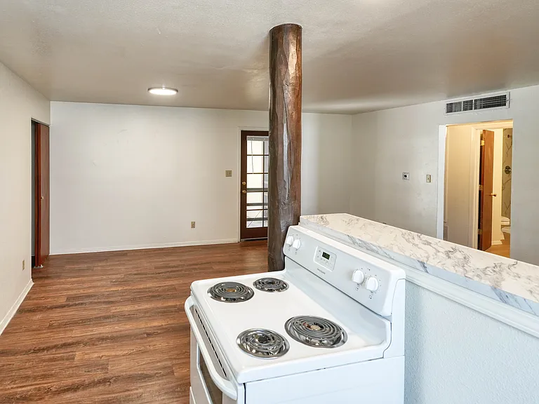 Branson Apartments — Photo 18