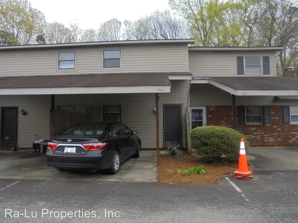 706 Timberline Dr, Winston Salem, NC 27101