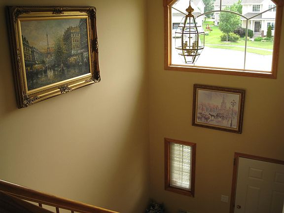 3rd image of 995 SE Applewood Ln