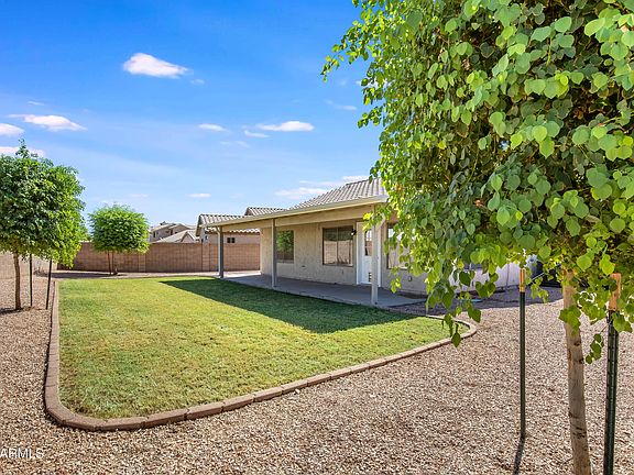4th image of 8270 W VOLTAIRE Avenue