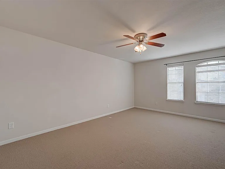 502 Mornington Ln — Photo 29