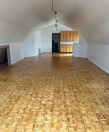 5th image of 3820 Laurel Ave