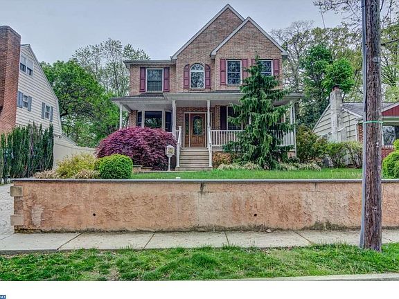 2nd image of 813 Agnes Ave