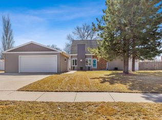1825 Prairie Ln S, Fargo, ND 58103