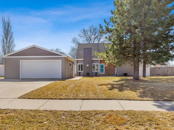 1825 Prairie Ln S, Fargo, ND 58103