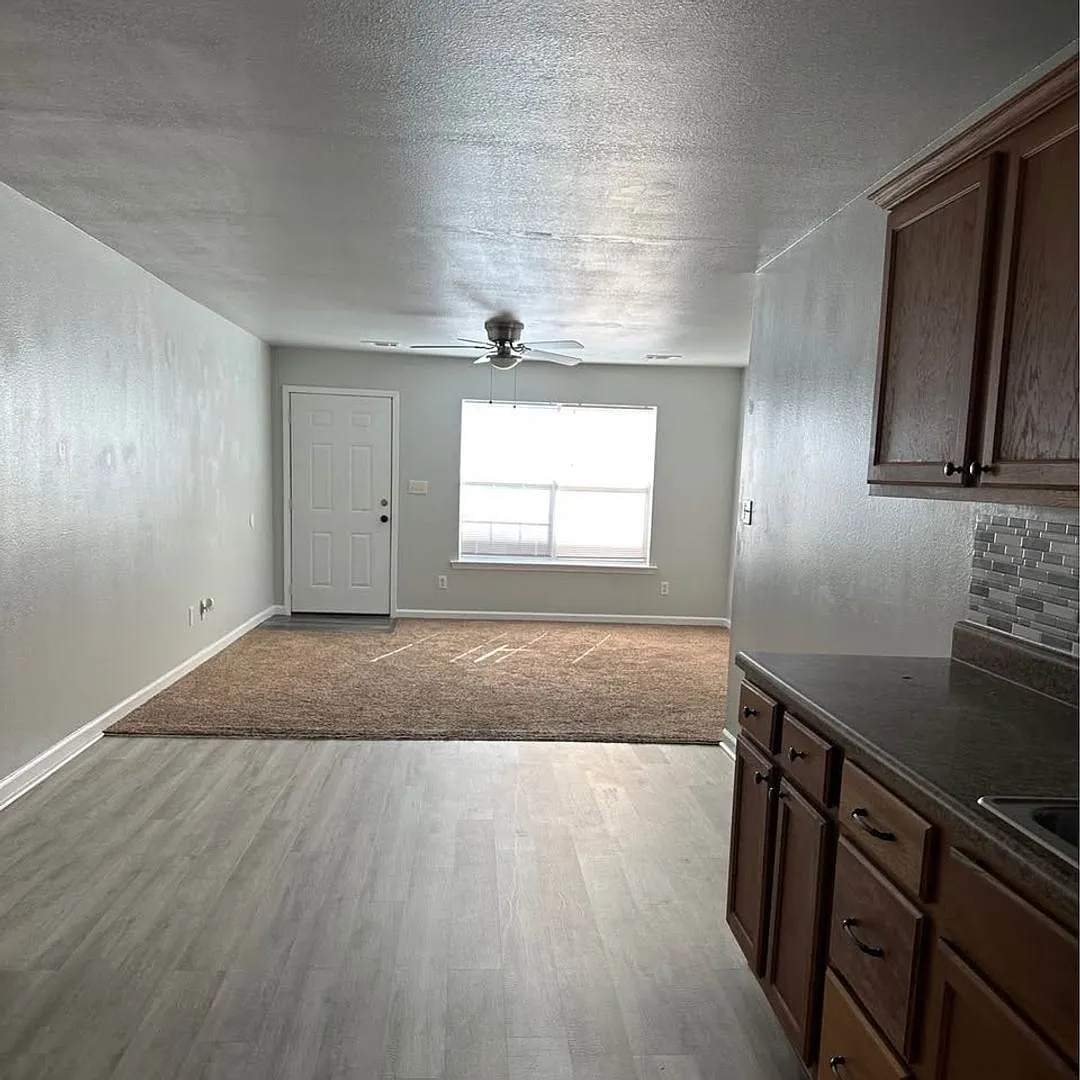3205 Ludwig Unit B — Photo 3