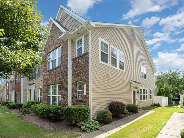 8245 Viewpoint Ln, Cornelius, NC 28031