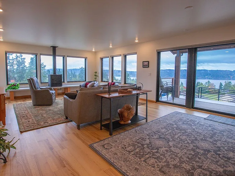 4896 Harbor Hills Dr — Photo 4