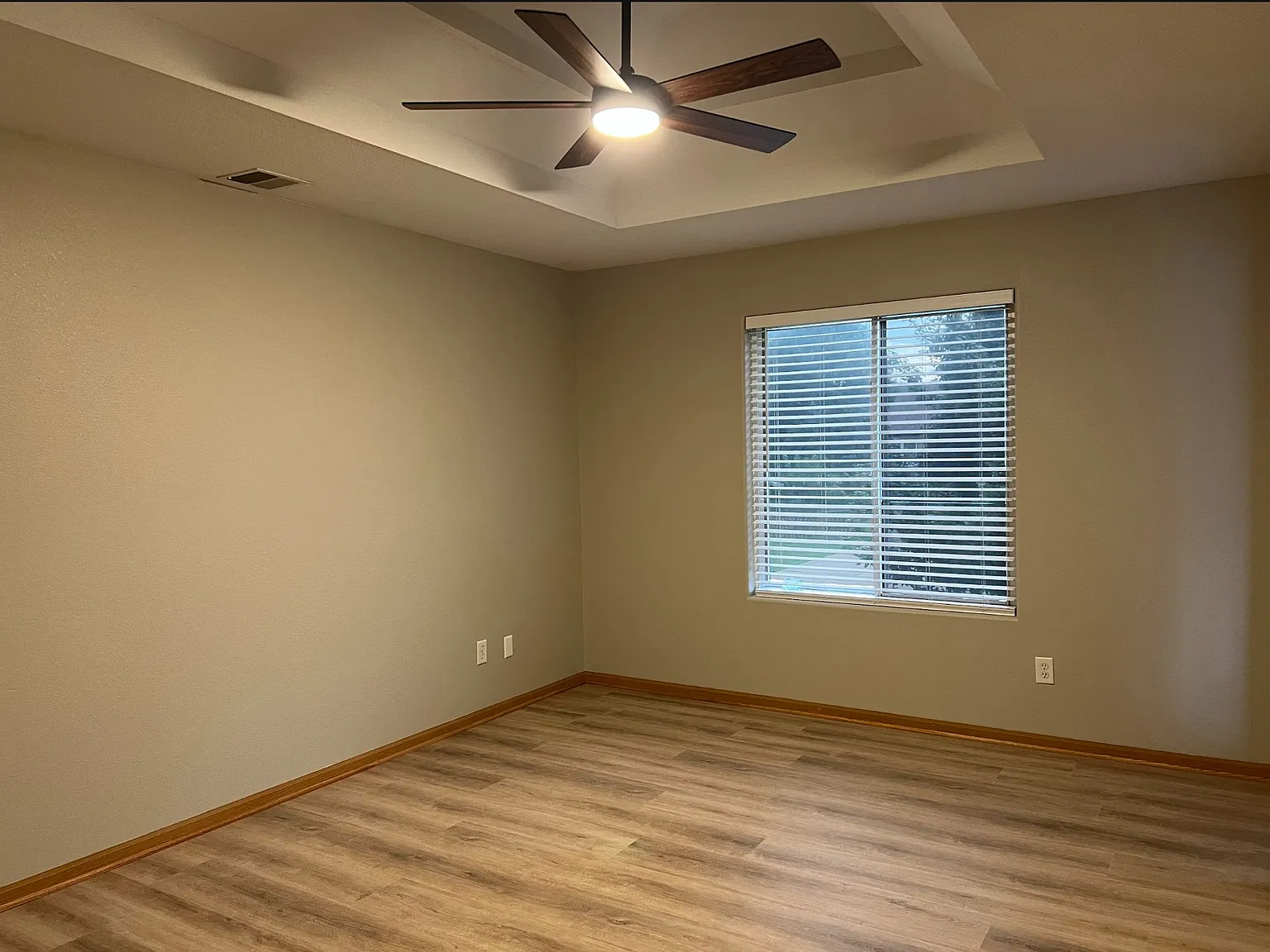 4 bed, 2.5 bath, 1838 sqft, $2,550 — Photo 4