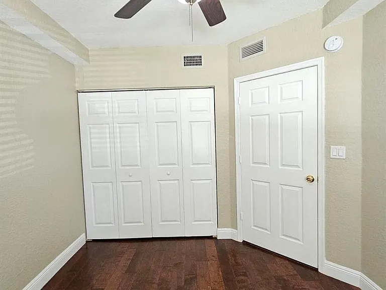1049 Golden Lakes Blvd #115 — Photo 18