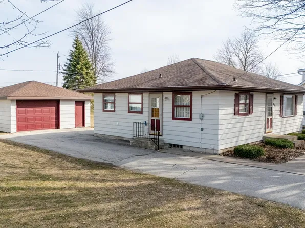 328 N Nash St, Hortonville, WI 54944