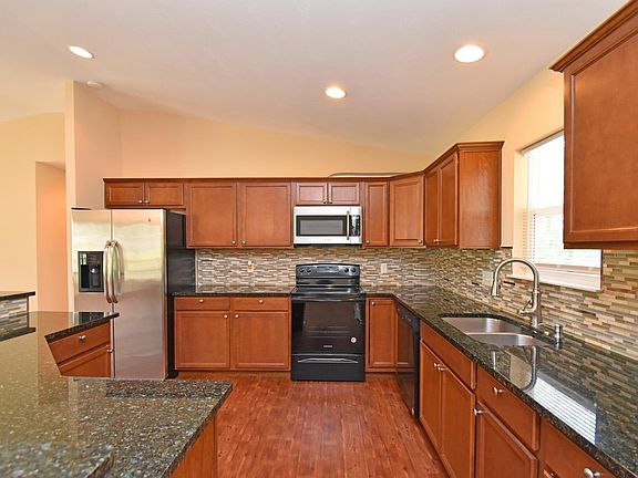 4th image of 7623 Whitehall Cir W