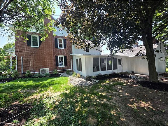 3rd image of 601 Cherry Hill Rd