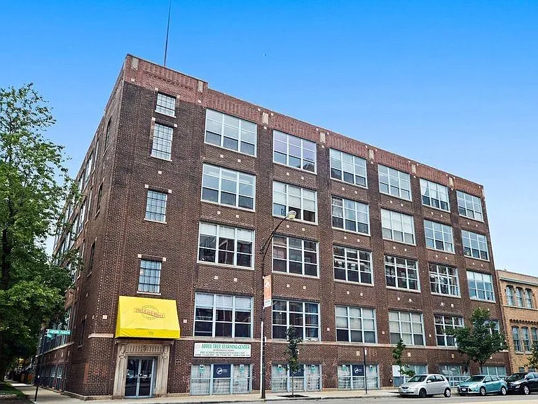 1733 W Irving Park Rd — Photo 14