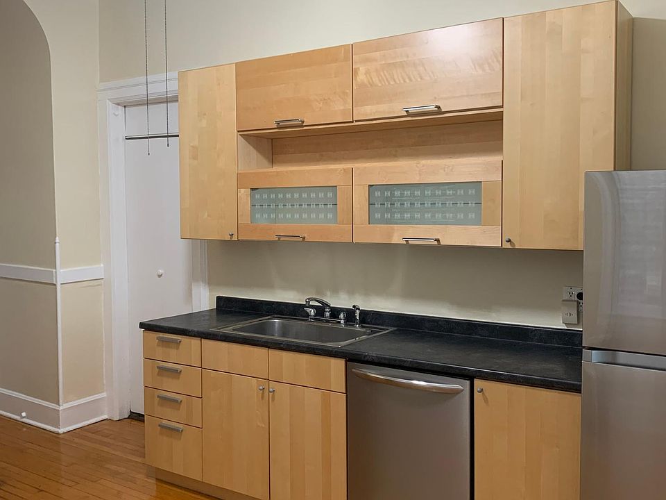 1st image of 2235 W Armitage Ave Floor 1