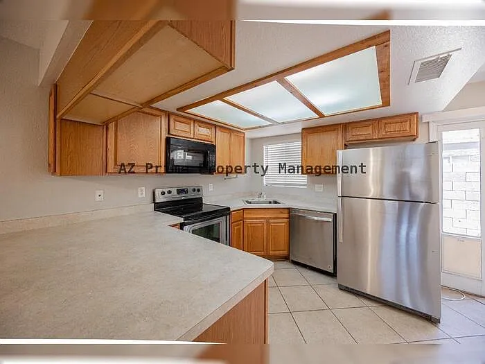1055 W 5th St #18 — Photo 9