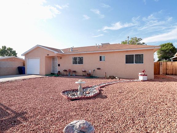 3rd image of 3809 Los Arboles Ave NE