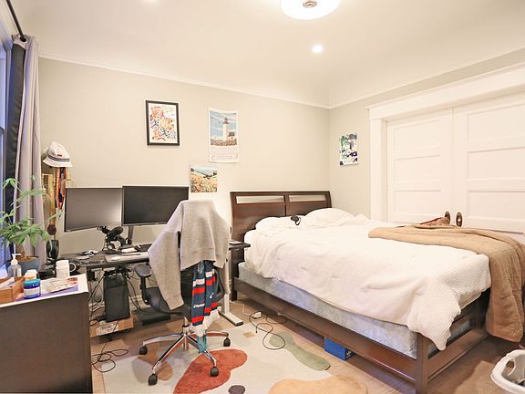 4th image of 2044 Powell St