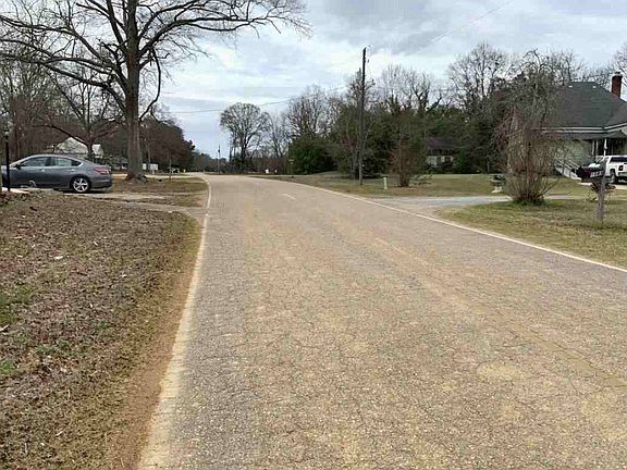 3rd image of 1072 School House Rd