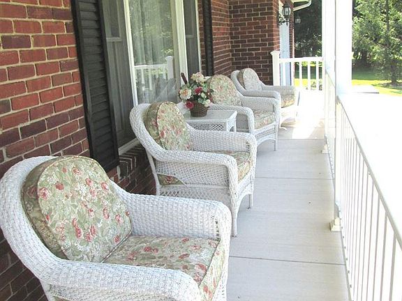 3rd image of 801 Forest Dr