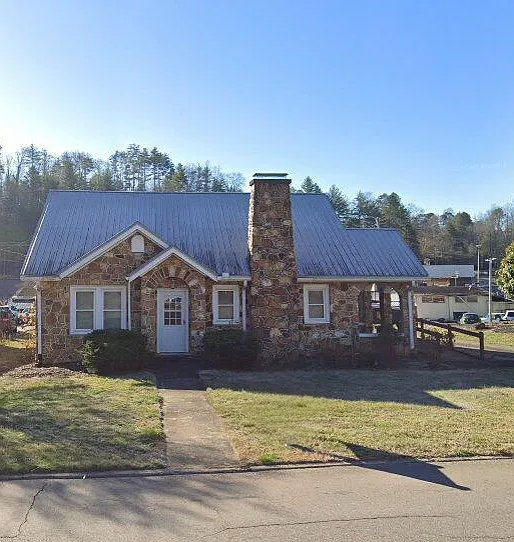 330 W Main St — Photo 1