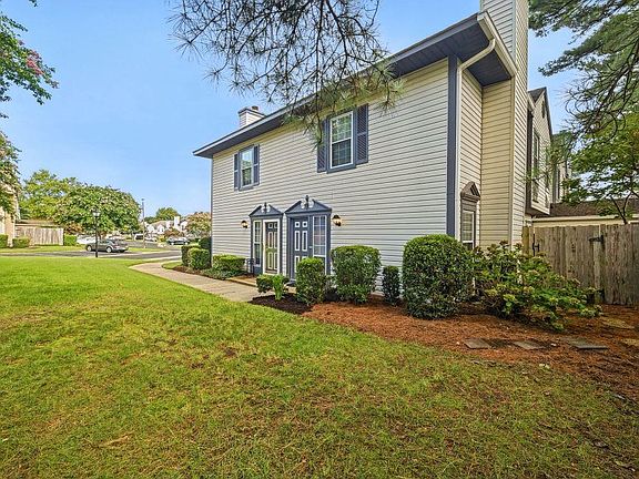 2nd image of 726 Oleander Cir