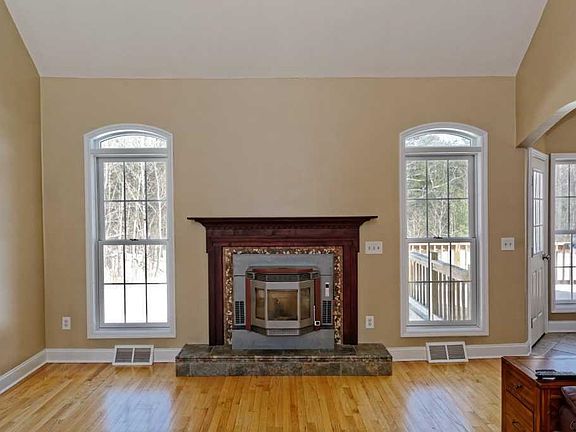 4th image of 221 Brookside Dr
