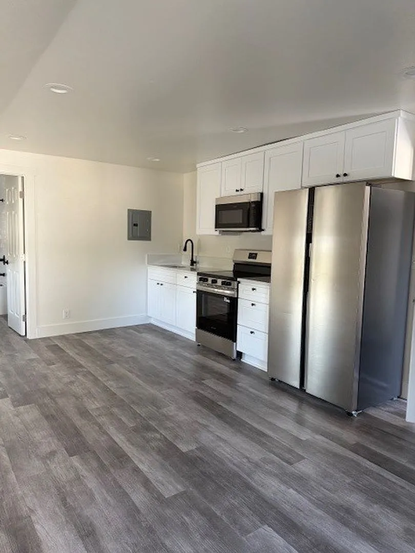 250-Edgewater 7-Plex — Photo 2