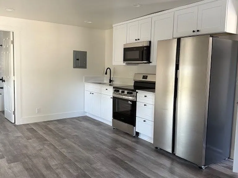 250-Edgewater 7-Plex — Photo 2