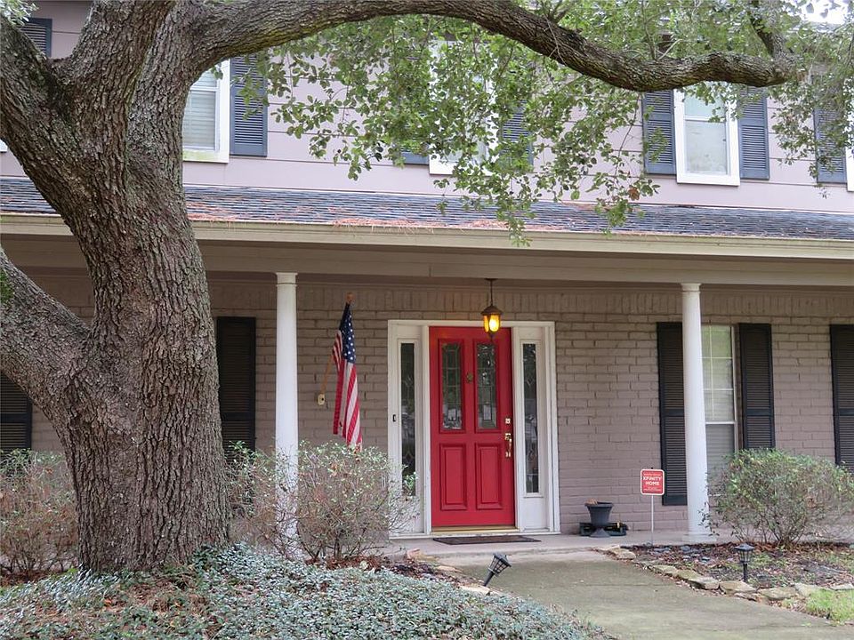 Spacious Family Home in Upscale Deerfield Village with Pool, Walking Trails, Tennis Courts, Club House and Close to Pine Forest Country Club Golfing. Home has 4/2.5/2 with 2574 SF.