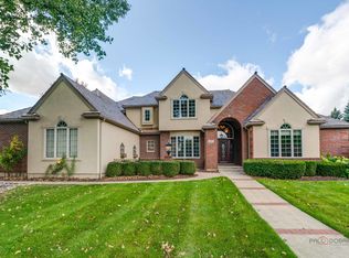 1300 New Castle Dr, Libertyville, IL 60048