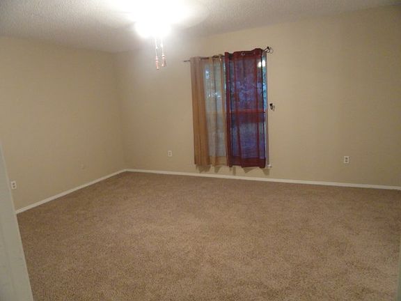 5th image of 901 Skylark Dr