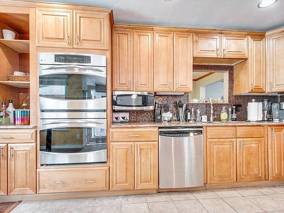 3rd image of 3828 Hanover Dr