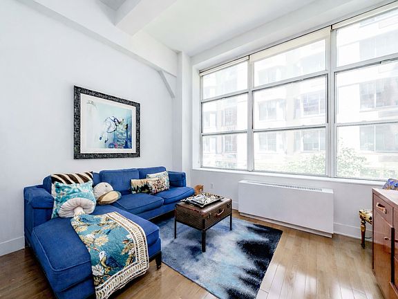 3rd image of 321 W 37th St APT 3D
