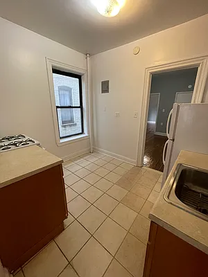 Rented by Bouklis Group | media 4