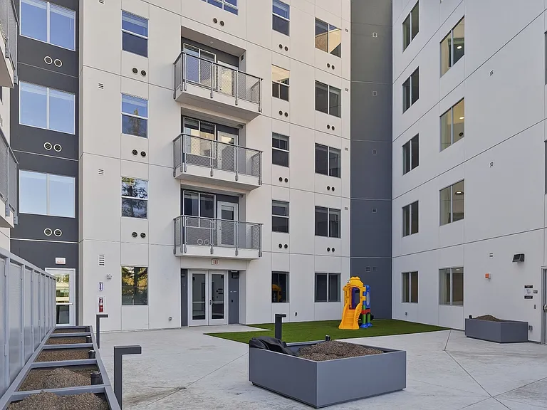 Dry Creek Crossing Apartments — Photo 31