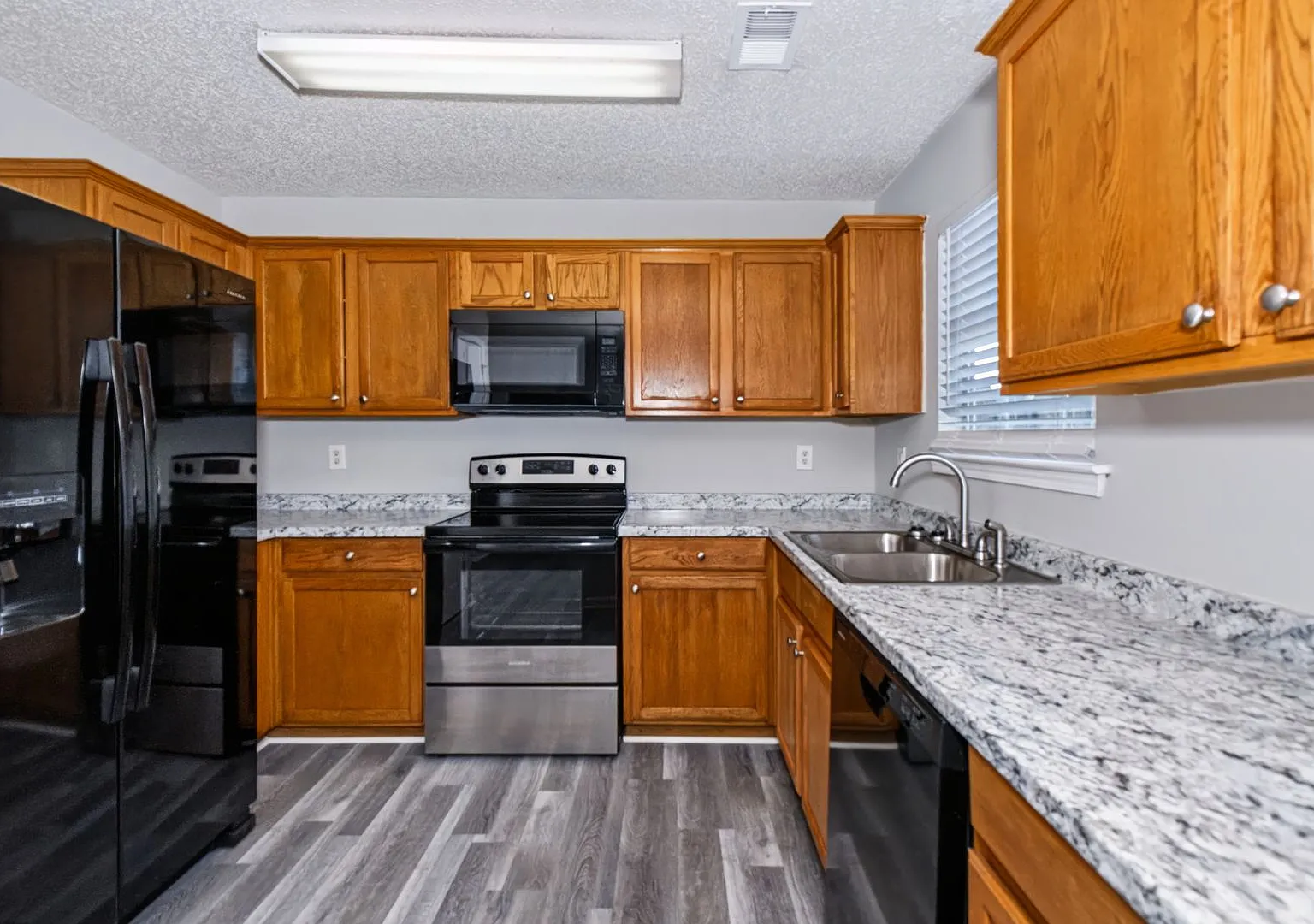 Beautifully Renovated 3BR / 2.5 Bath Home with Modern Updates & Spacious Living Areas! — Photo 4