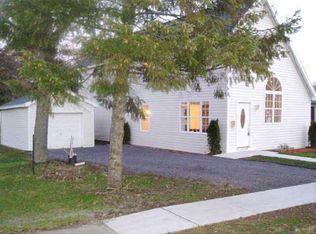 12 Walnut St, Phelps, NY 14532