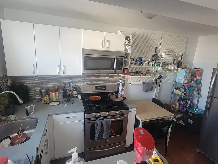 606 S American St #3 — Photo 1