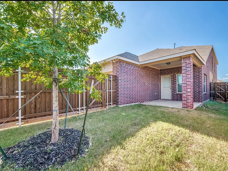 2328 Brightstone Dr — Photo 10
