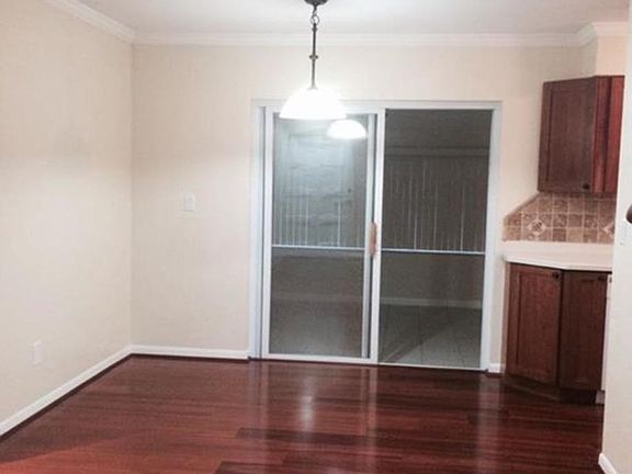 3rd image of 442 Valley Dr