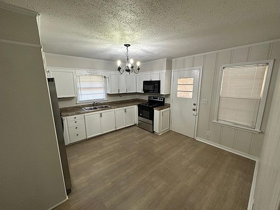 3rd image of 1507 Pinehurst Blvd